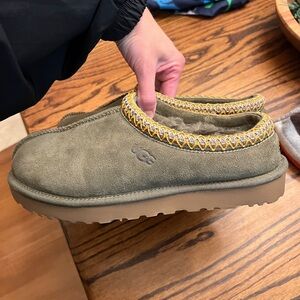 Ugg slipper size 10